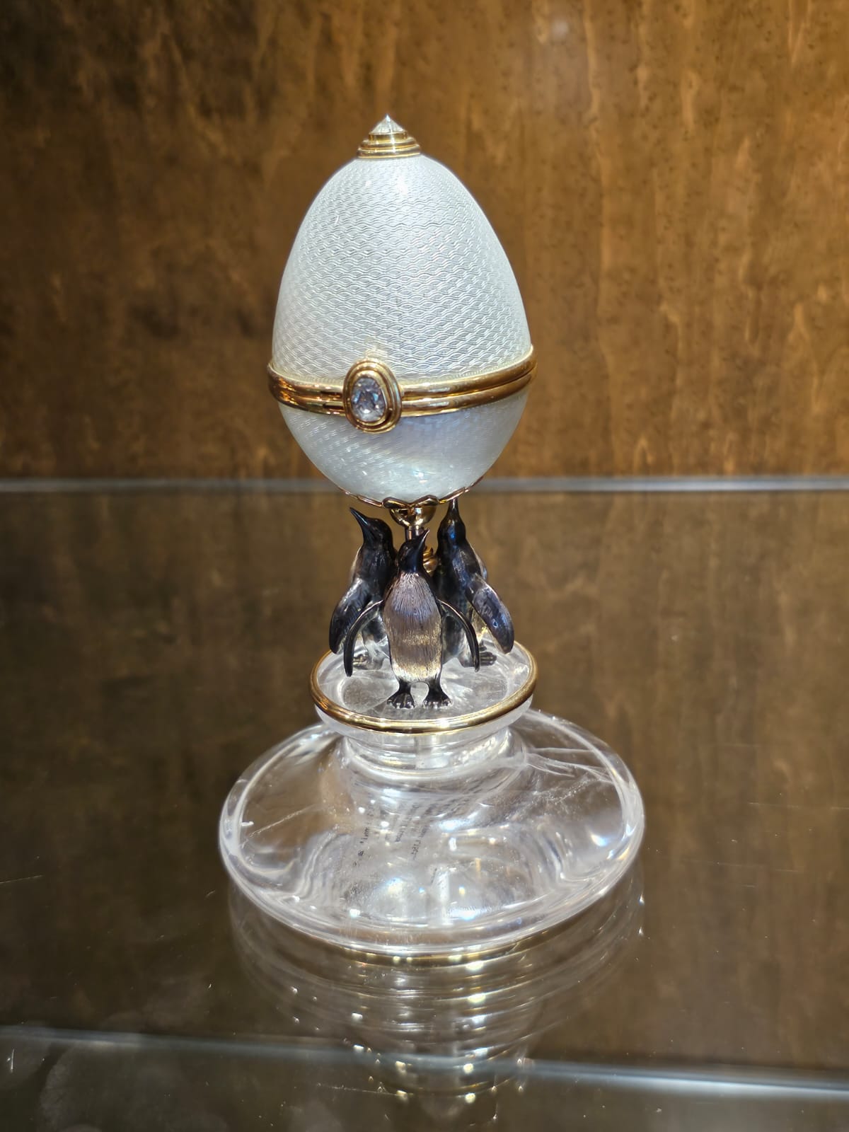 Ei-Kreation Pinguin geschlossen